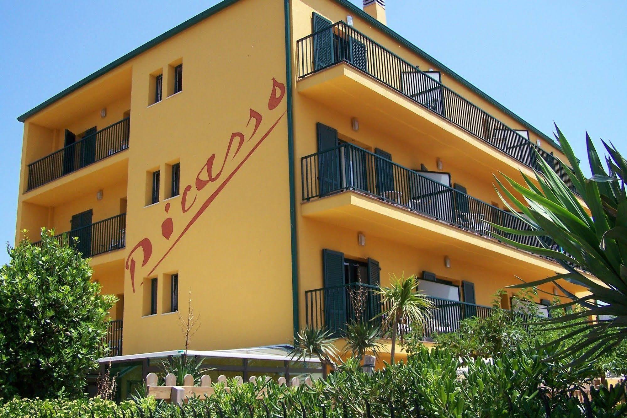 Hotel Picasso Torroella de Montgrí Dış mekan fotoğraf